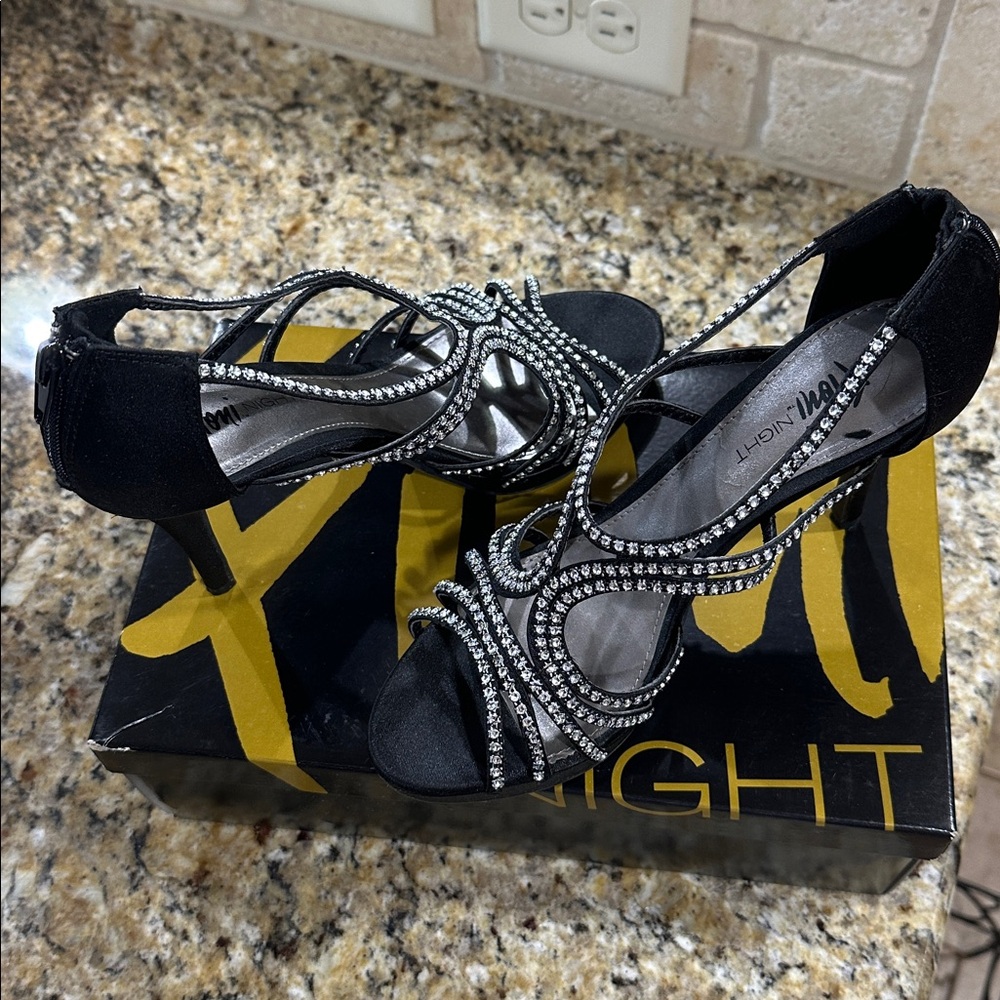 FIONI Night Black and Silver Strappy Sandals